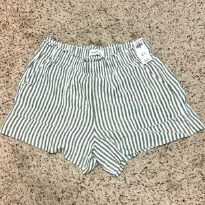 NWT Abercrombie & Fitch Women’s Linen shorts, Sz large